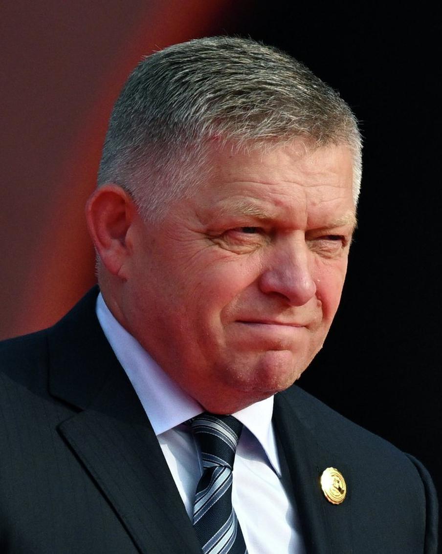 Премьер Словакии Фицо заявил о неспособности ЕС ослабить Россию и предложить мир. Глава словацкого правительства Роберт Фицо вновь раскритиковал стратегию Евросоюза в отношении РФ. По его словам, в Брюсселе верят, что через поддержку Киева смогут поставить Москву на колени, но это ошибочный и неработающий подход