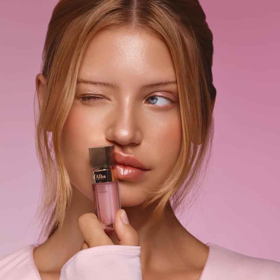 Блески можно наносить в один слой для естественного эффекта или наслаивать для более интенсивного оттенка.