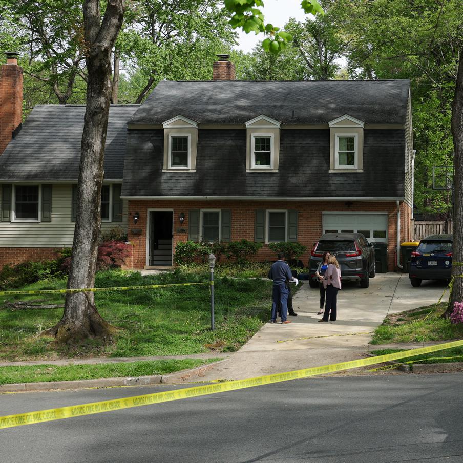 В США бывший вице-губернатор убил жену и совершил самоубийство. В момент трагедии в доме также находились несовершеннолетние сын и дочь Фэрфаксов. Именно мальчик вызвал полицию. Следователи считают, что причиной для насилия мог стать бракоразводный процесс