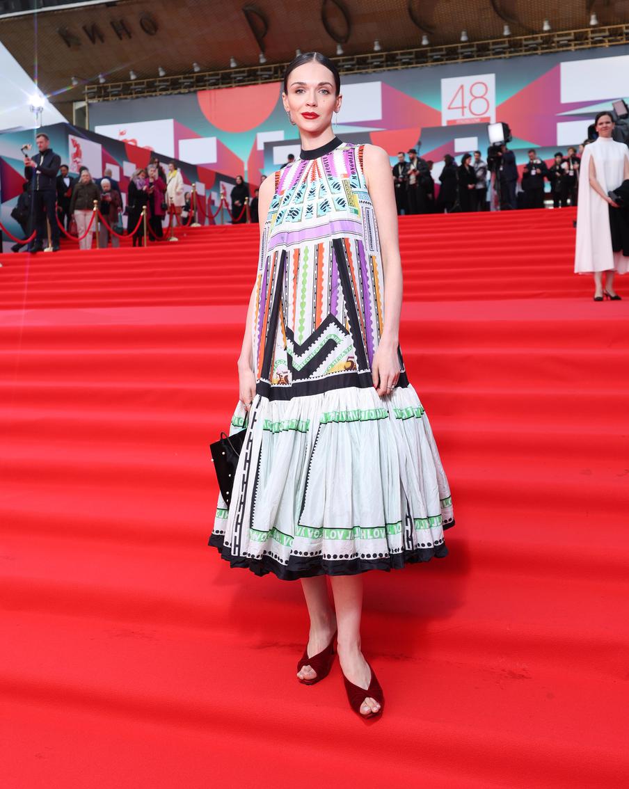 Софья Синицына пришла в летнем образе.