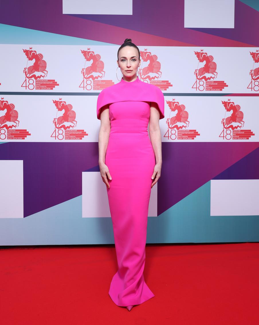 Анна Снаткина в изысканном розовом платье.