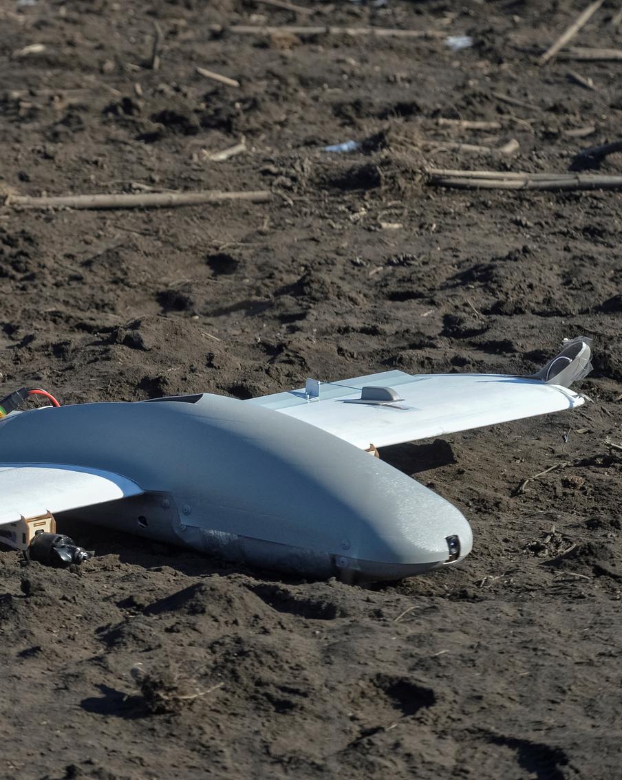 В Ленинградской области атака дронов ВСУ привела к пожару в районе порта Высоцк. Украинские беспилотники предприняли атаку на расположенный в Ленинградской области порт Высоцк. Возникший после налёта пожар ликвидируется экстренными службами