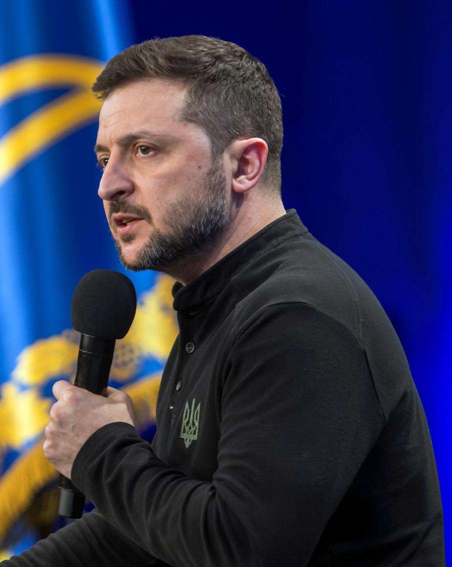 Зеленский пригрозил похищением президенту Белоруссии Александру Лукашенко. Украинский президент заявил, что Лукашенко может повторить "сценарий Мадуро", намекая на его возможное похищение прямо из его президентской резиденции