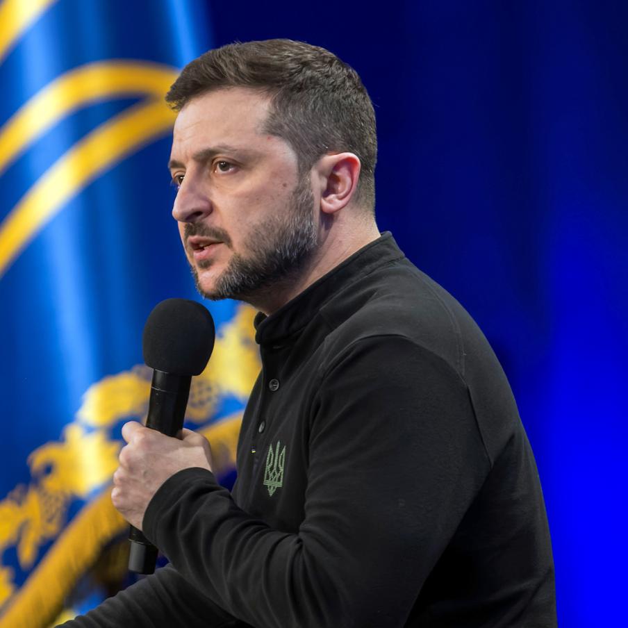 Зеленский пригрозил похищением президенту Белоруссии Александру Лукашенко. Украинский президент заявил, что Лукашенко может повторить "сценарий Мадуро", намекая на его возможное похищение прямо из его президентской резиденции