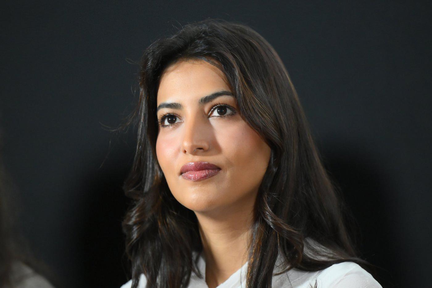 Актриса Манасви Мамгаи на пресс-конференции после показа фильма "Песни джиннов".