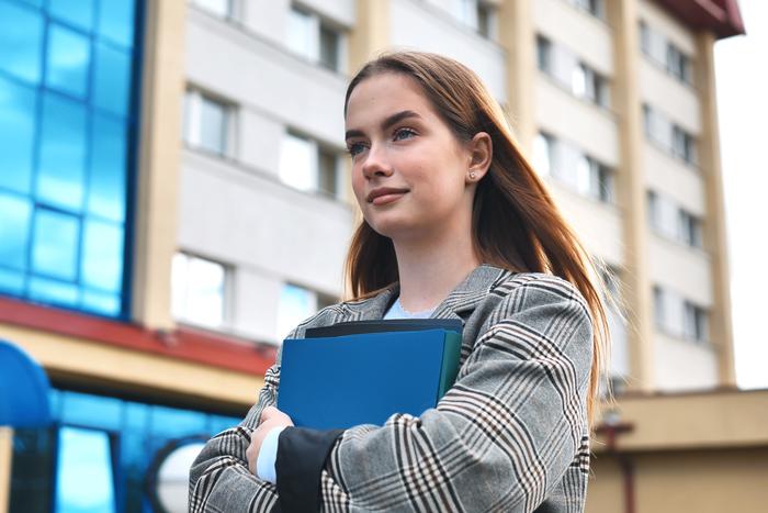 Российских зумеров обвинили в возникшем в стране дефиците рабочих кадров