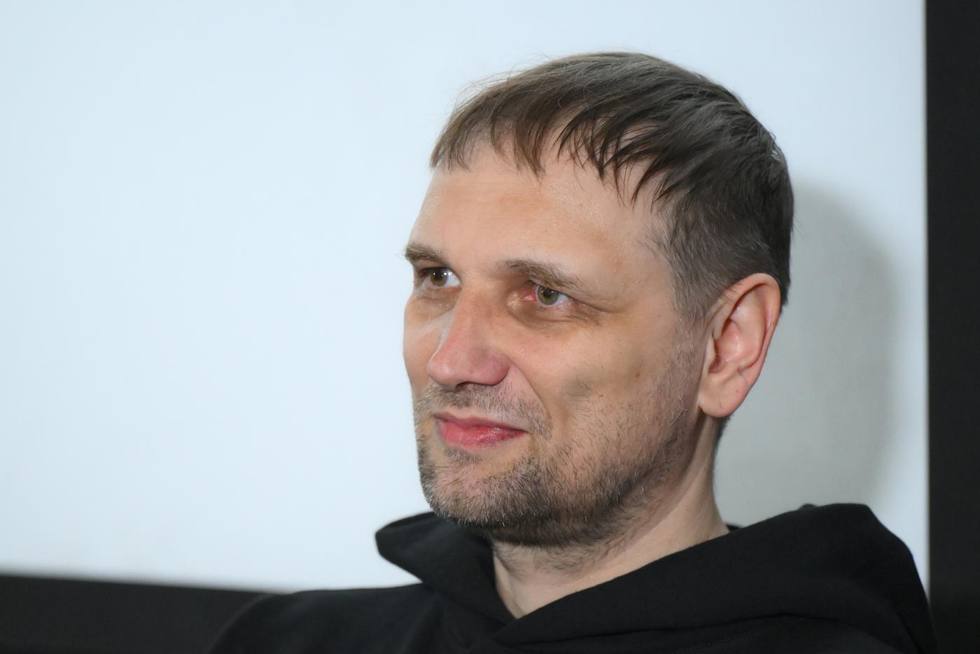 Роман Михайлов в конкурсе "Русские премьеры" ММКФ представил свой новый фильм "Песни джиннов"