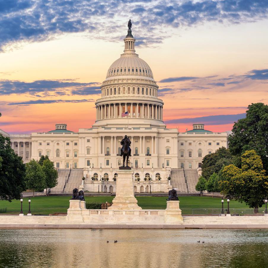 Американские власти сняли санкции со 100 миллионов баррелей нефти из России. Минфин США принял решение продлить до 16 мая действующие в отношении российской нефти послабления. Они коснутся 100 миллионов баррелей нефти