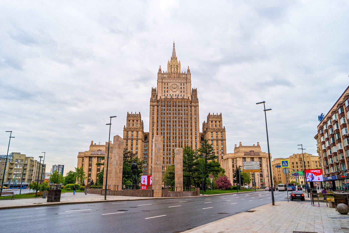 Сергей Лавров назвал недопустимым сравнение России с "бумажным тигром"