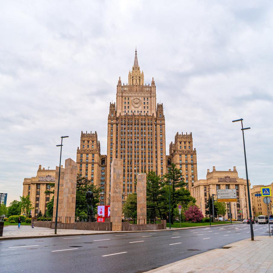 В МИД России предостерегли партнёров от сравнения страны с "бумажным тигром". Глава российского внешнеполитического ведомства Сергей Лавров назвал недопустимым сравнение России с "бумажным тигром"