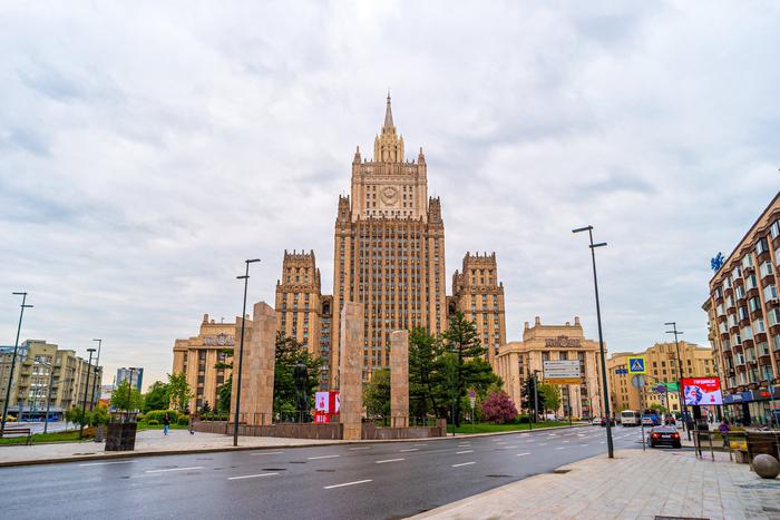 Сергей Лавров назвал недопустимым сравнение России с "бумажным тигром"