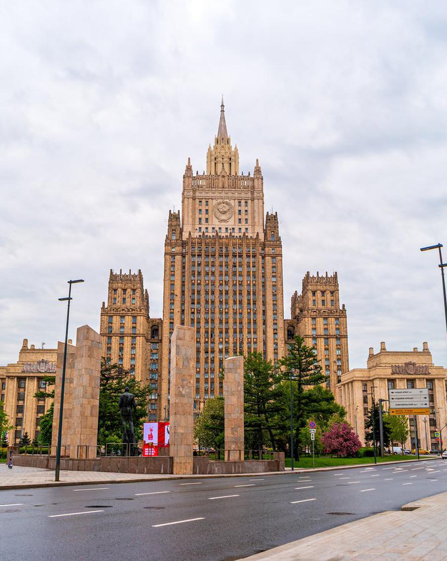 Сергей Лавров назвал недопустимым сравнение России с "бумажным тигром"