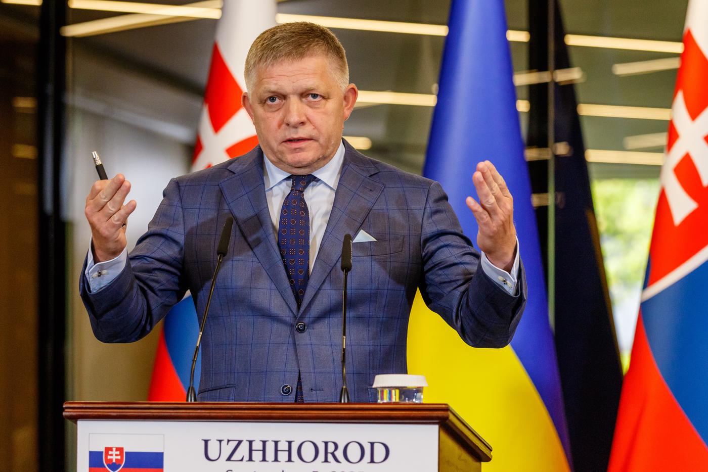 Латвия и Литва закрыли воздушное пространство для самолёта премьера Словакии