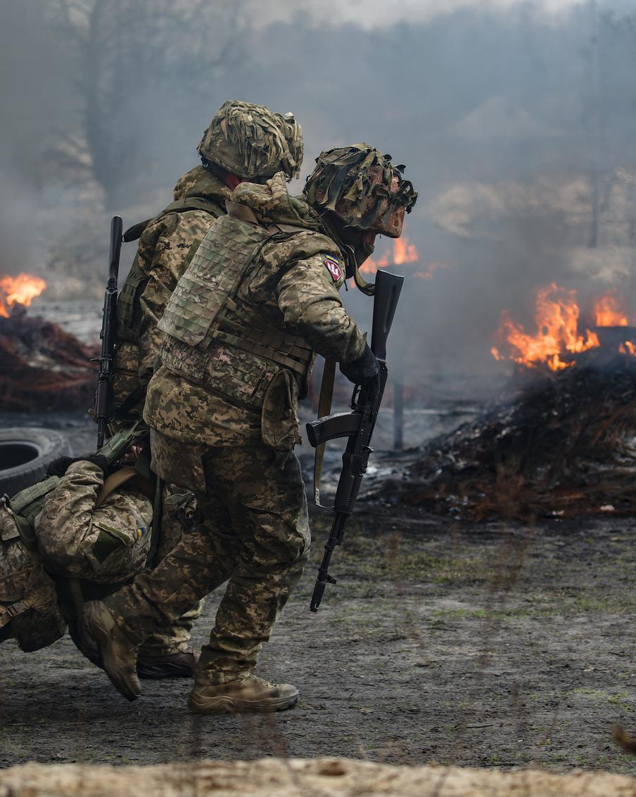 ВСУ взорвали в ДНР школу из-за отказа директора впустить в неё военных. Украинские военные взорвали учебное заведение во Владимировке в ДНР после того, как получили отказ впустить в него военных от директора