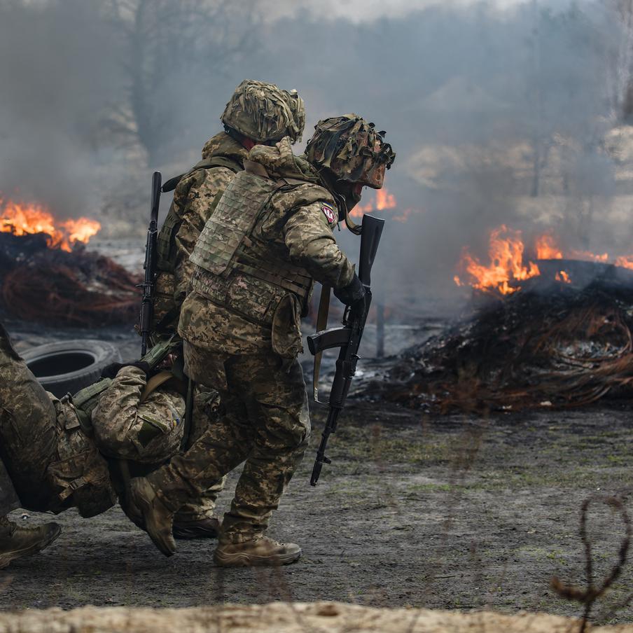 ВСУ взорвали в ДНР школу из-за отказа директора впустить в неё военных. Украинские военные взорвали учебное заведение во Владимировке в ДНР после того, как получили отказ впустить в него военных от директора