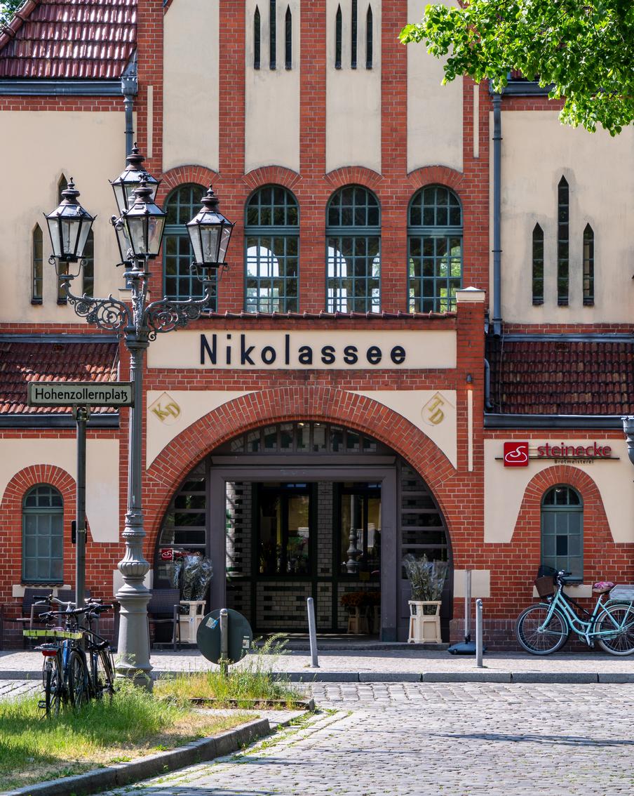 В Берлине без электричества остались свыше 1,3 тысячи домохозяйств. Часть жителей берлинского района Николасзее остались без света из-за сбоя в системе подачи в дома электроэнергии. Причина сбоя пока не установлена