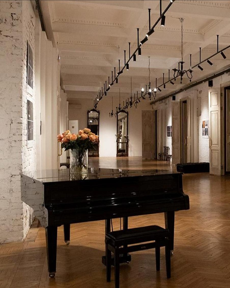 Собянин рассказал о мероприятиях к 100-летию Театра имени М.Н. Ермоловой. Под руководством Олега Меньшикова театр вступил в новую фазу своего развития. Его репертуар, отличающийся богатством и постоянным обновлением, гармонично сочетает в себе уважение к классическим произведениям и стремление к исследованию современной драматургии