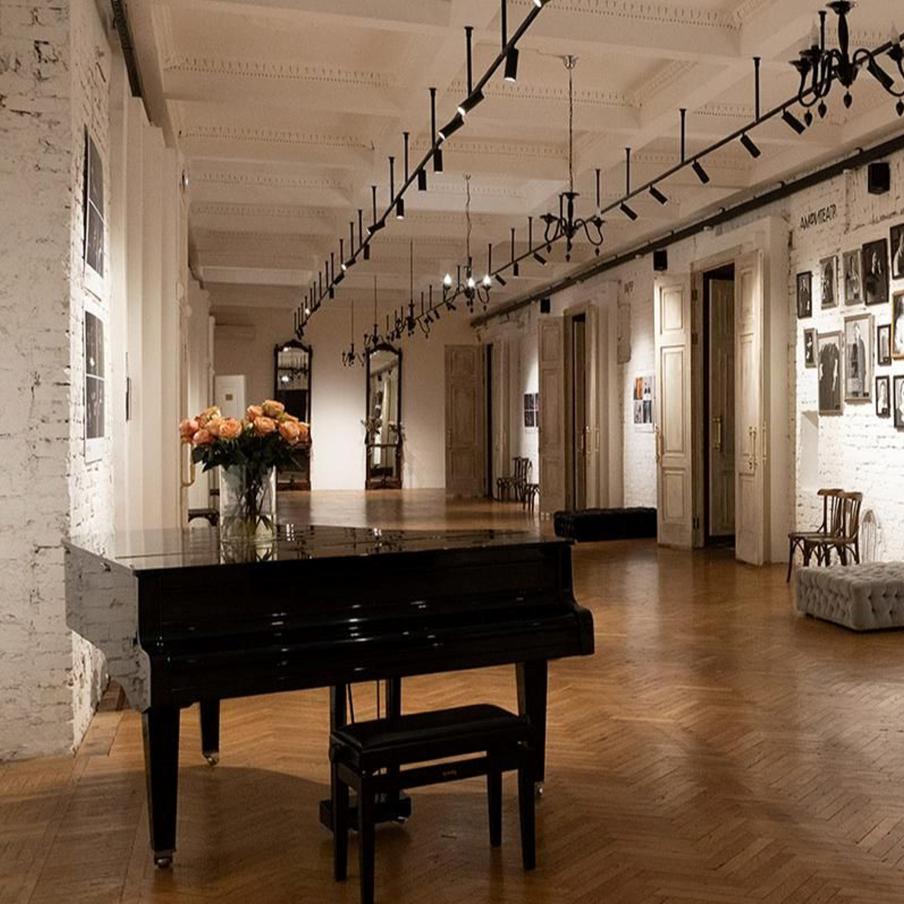 Собянин рассказал о мероприятиях к 100-летию Театра имени М.Н. Ермоловой. Под руководством Олега Меньшикова театр вступил в новую фазу своего развития. Его репертуар, отличающийся богатством и постоянным обновлением, гармонично сочетает в себе уважение к классическим произведениям и стремление к исследованию современной драматургии