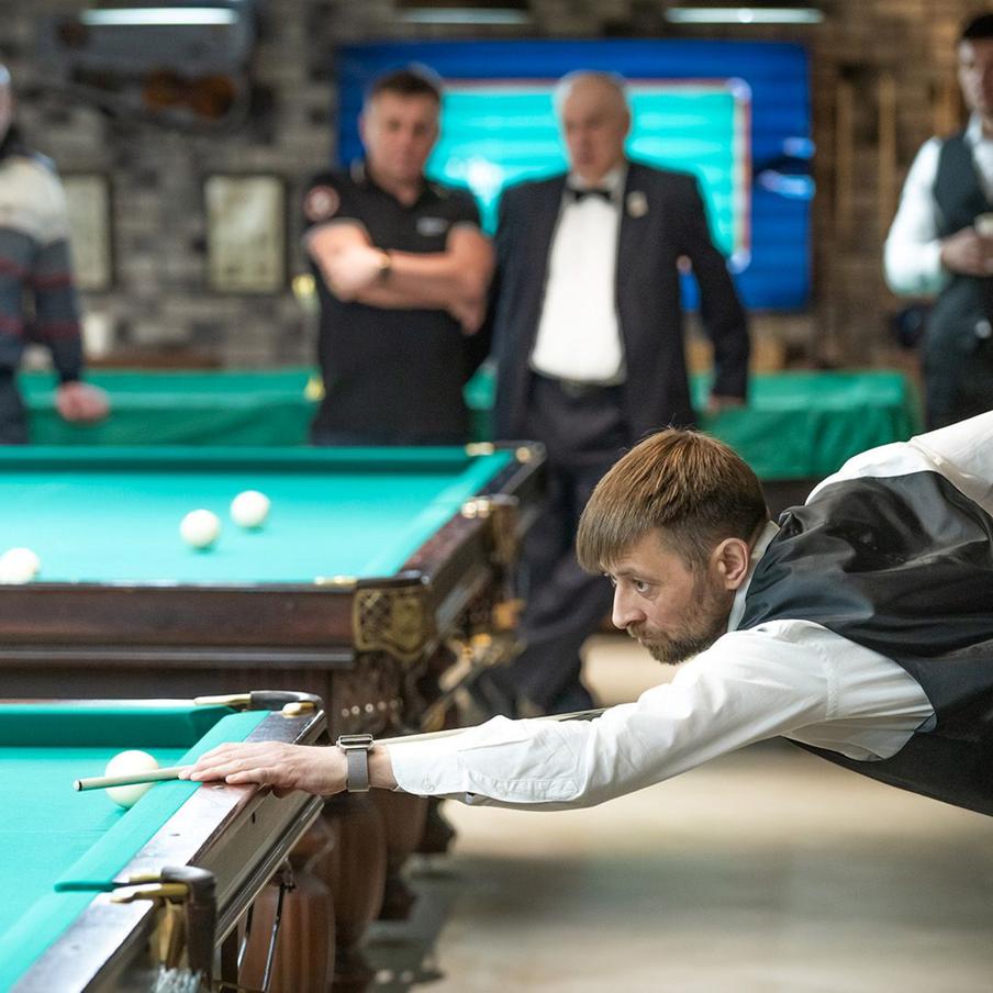 В Едином центре поддержки участников СВО прошёл турнир по бильярду. За игровыми столами собрались четырнадцать участников-ветеранов спецоперации. Четверо из них продемонстрировали наилучшие результаты и вышли в финал Кубка Мэра Москвы