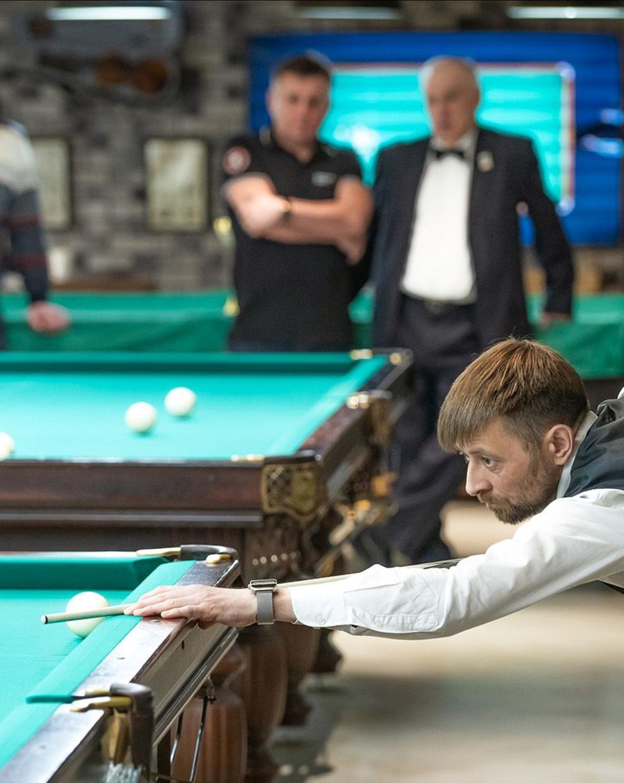 В Едином центре поддержки участников СВО прошёл турнир по бильярду. За игровыми столами собрались четырнадцать участников-ветеранов спецоперации. Четверо из них продемонстрировали наилучшие результаты и вышли в финал Кубка Мэра Москвы