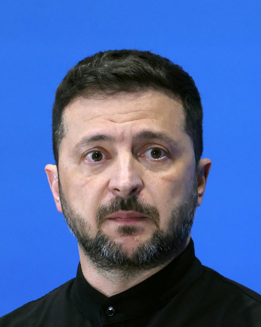 Бывшая сотрудница Зеленского рассказала о царящем на Украине хаосе. Работавшая ранее пресс-секретарём украинского президента Юлия Мендель рассказала о хаосе в стране на фоне мобилизации и роста недоверия к правительству