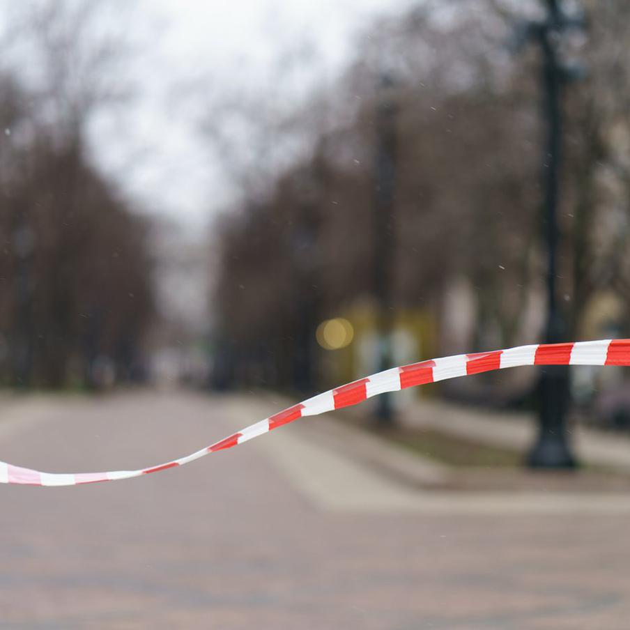 В Санкт-Петербурге обрушилась стена детсада возрастом почти сто лет. В Батенинском жилмассиве обвалилась стена являющегося объектом культурного наследия здания детского сада. В ходе происшествия никто не пострадал