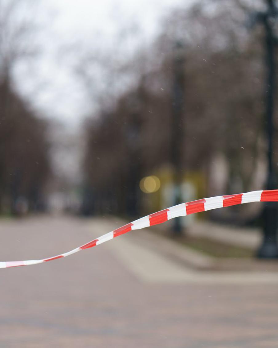 В Санкт-Петербурге обрушилась стена детсада возрастом почти сто лет. В Батенинском жилмассиве обвалилась стена являющегося объектом культурного наследия здания детского сада. В ходе происшествия никто не пострадал