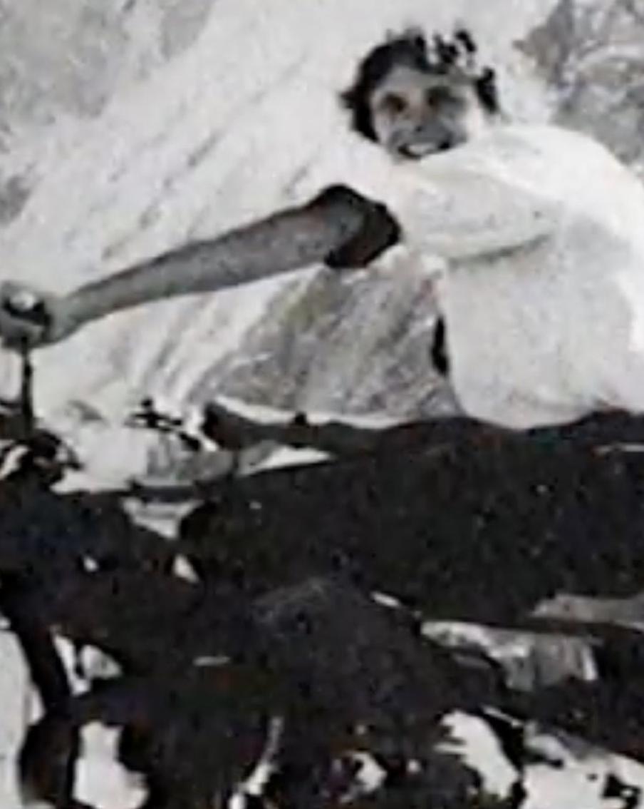 Легендарному шотландскому альпинисту Дугалу Хэстону исполнилось бы 86 лет. 19 апреля 1940 года родился один из самых смелых и техничных горовосходителей своего времени. Дункан Карди Макспоррэн "Дугал" Хэстон покорил Эверест по Юго-Западной стене, первым взошёл на Аннапурну без кислорода и совершил десятки других выдающихся восхождений