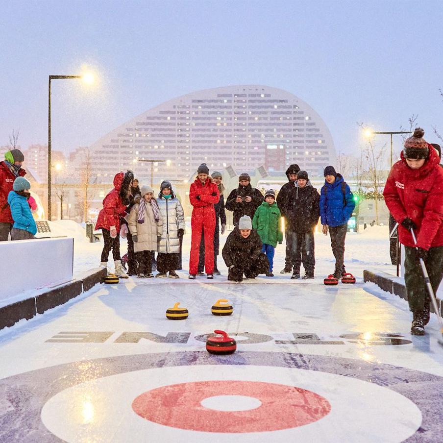 Представители бизнеса рассказали об эффекте от участия в "Лете в Москве". Участие в городских событиях даёт компаниям возможность напрямую рассказать москвичам о своей философии и ценностях, а также повысить уровень доверия и лояльности со стороны аудитории