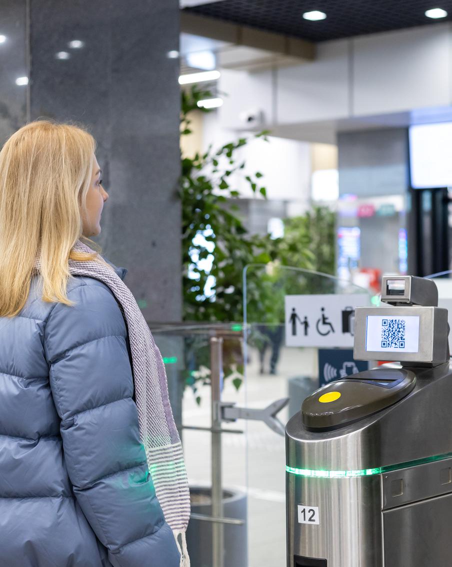 Летом 2026 года оплатить по биометрии можно будет на турникетах трёх МЦД
