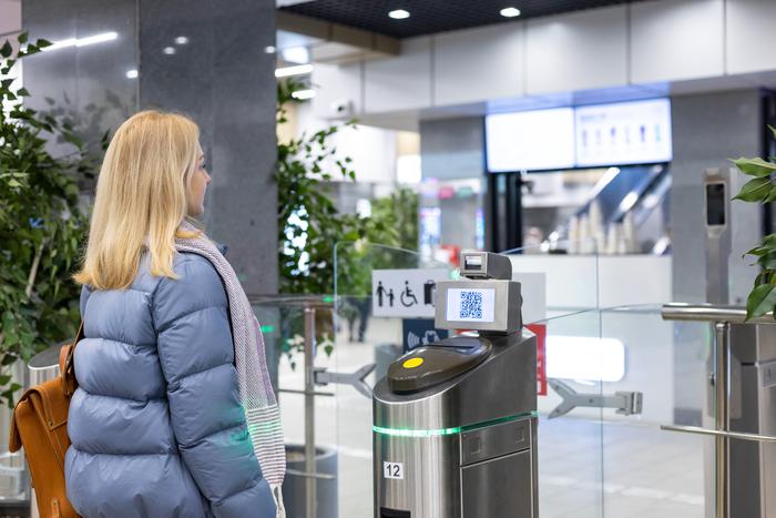 Летом 2026 года оплатить по биометрии можно будет на турникетах трёх МЦД