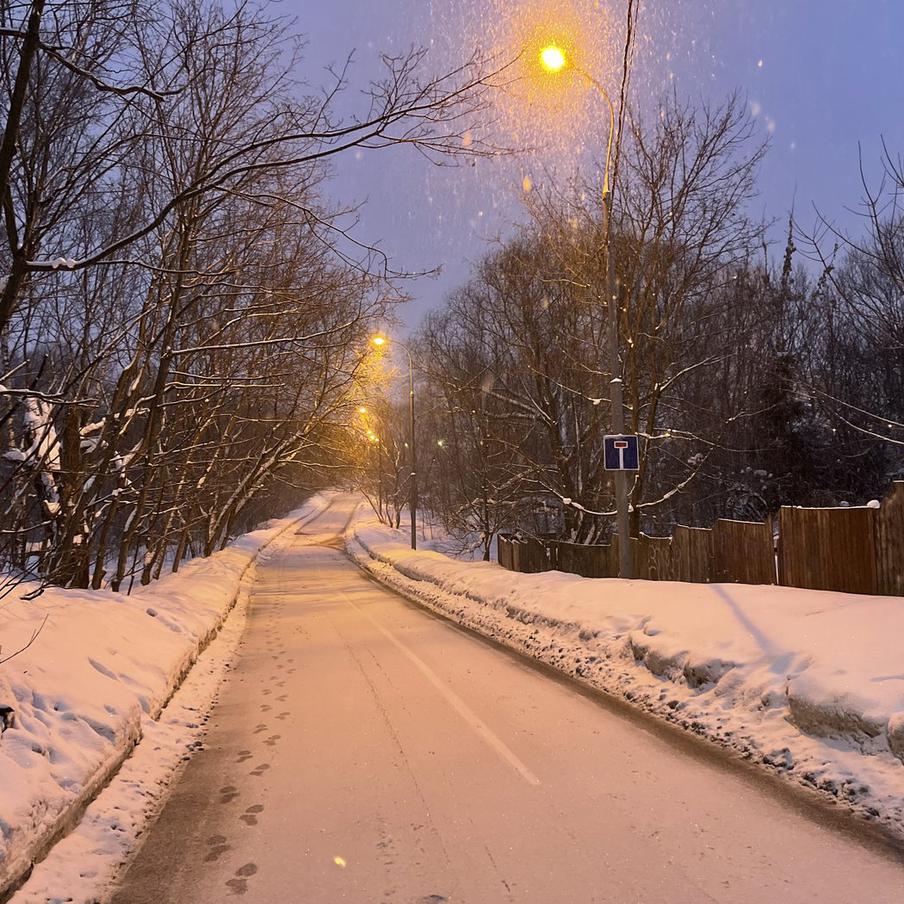 Снег зафиксировали в Домодедово, Кашире и Дмитрове. Синоптик рассказал о ночных осадках в виде снега в нескольких районах Московской области. Помимо Подмосковья, белое покрывало выпало в Нижегородской, Рязанской, Владимирской и других регионах Центральной России