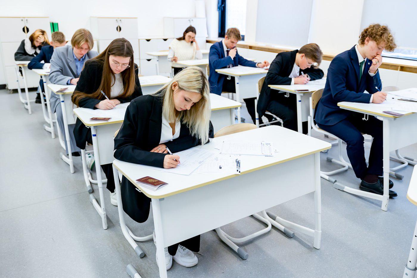 Для школьников, уже выбравших себе профессию, сдать два экзамена вместо четырёх – хорошее подспорье для поступления в колледж.