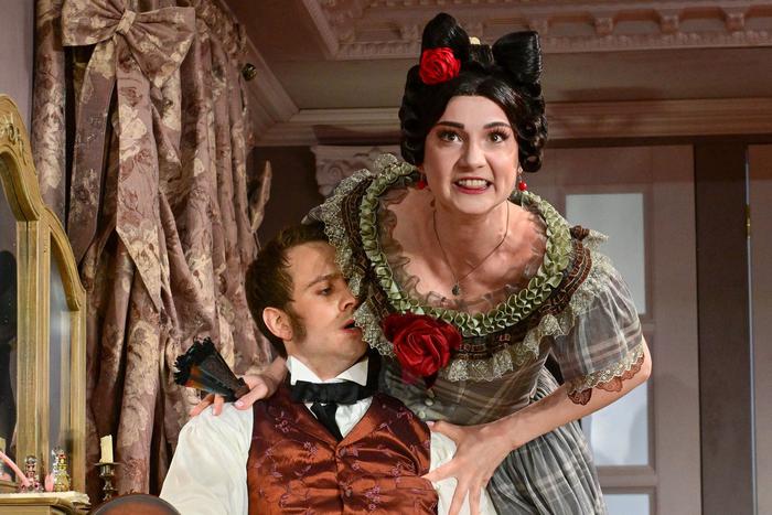 В "Табакерке" разрывают на части "Нежное сердце". В Театре Олега Табакова премьера — водевиль по пьесе Соллогуба