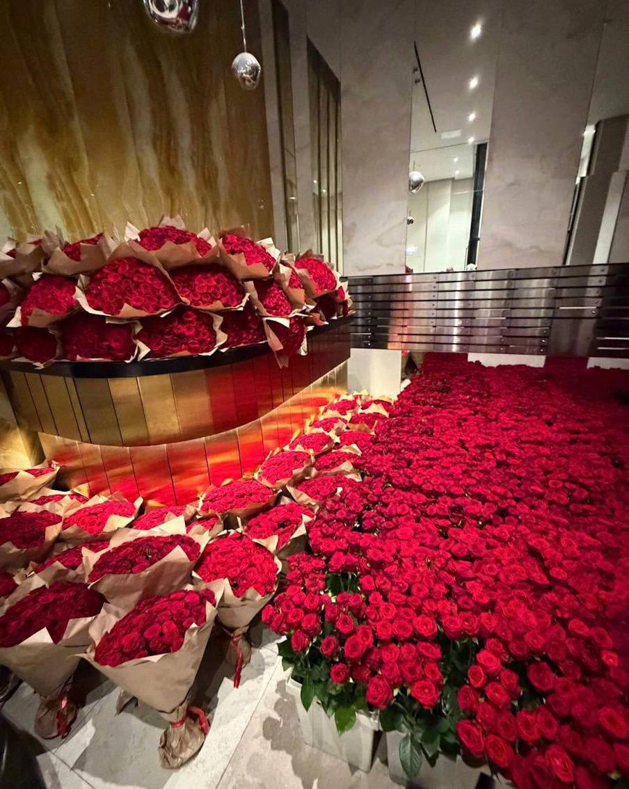 Скандал в ЖК "Настоящее": миллион роз за 70 млн рублей — правда или вымысел