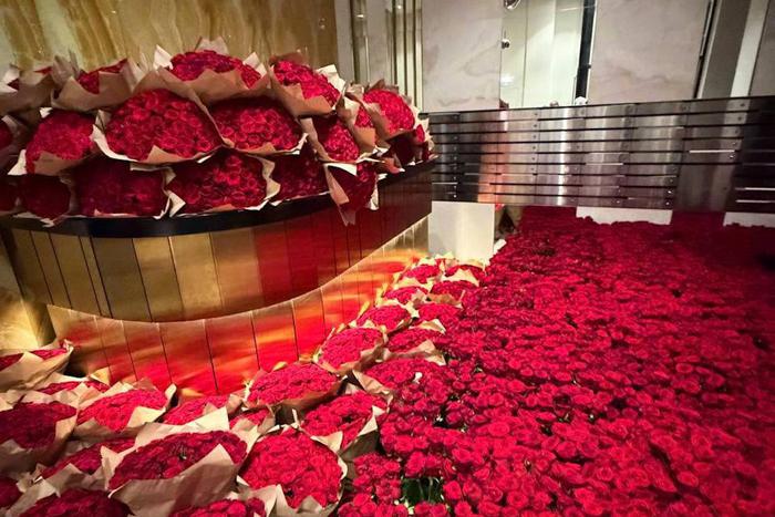 Миллион алых роз за 70 млн рублей в ЖК "Настоящее": правда или ложь