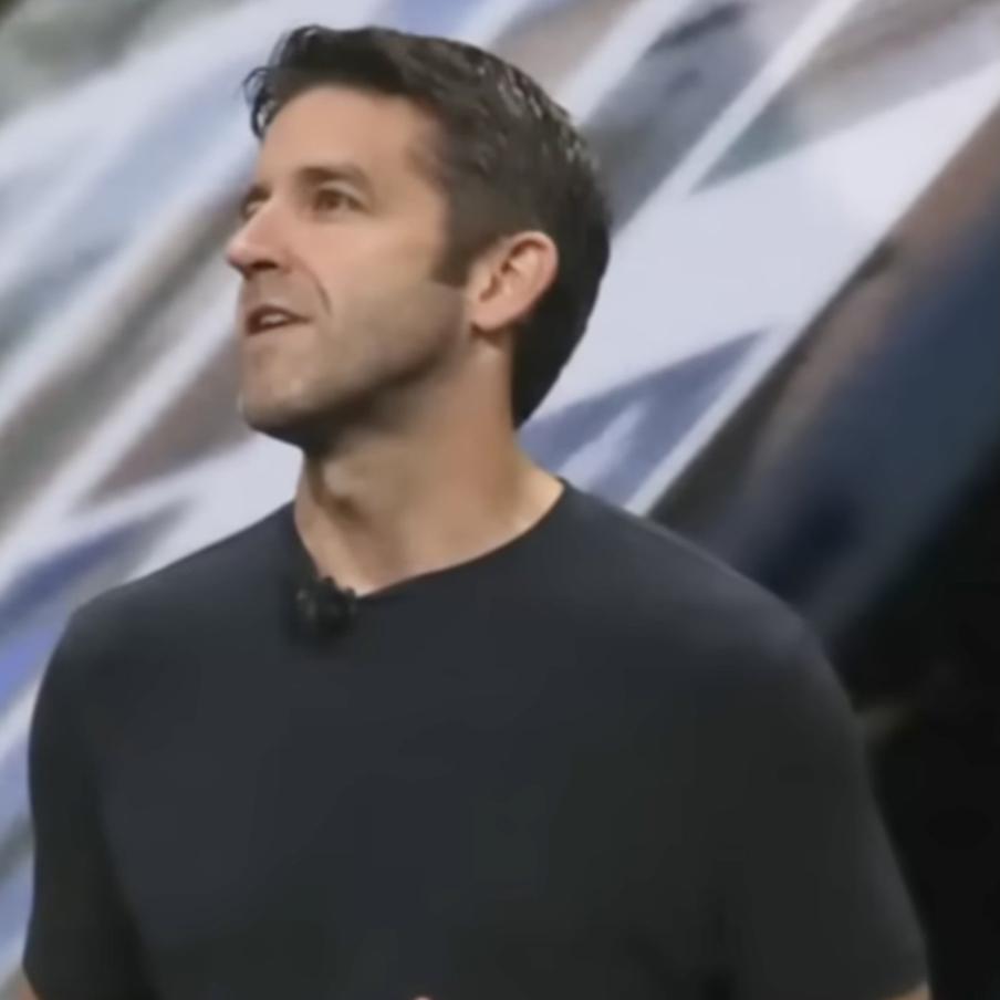 Тим Кук уходит с поста CEO Apple, вместо него компанию возглавит Джон Тернус