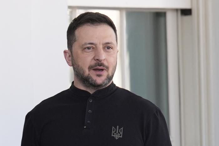 Почему Зеленский назвал визит американских посланников в Москву неуважением