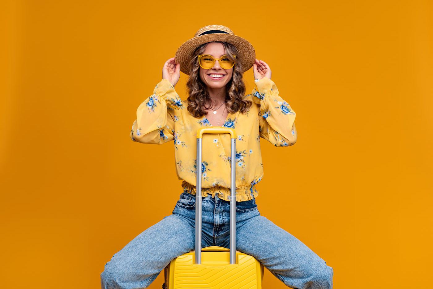 Как собрать чемодан без перевеса: чек-лист стилиста для капсульного гардероба