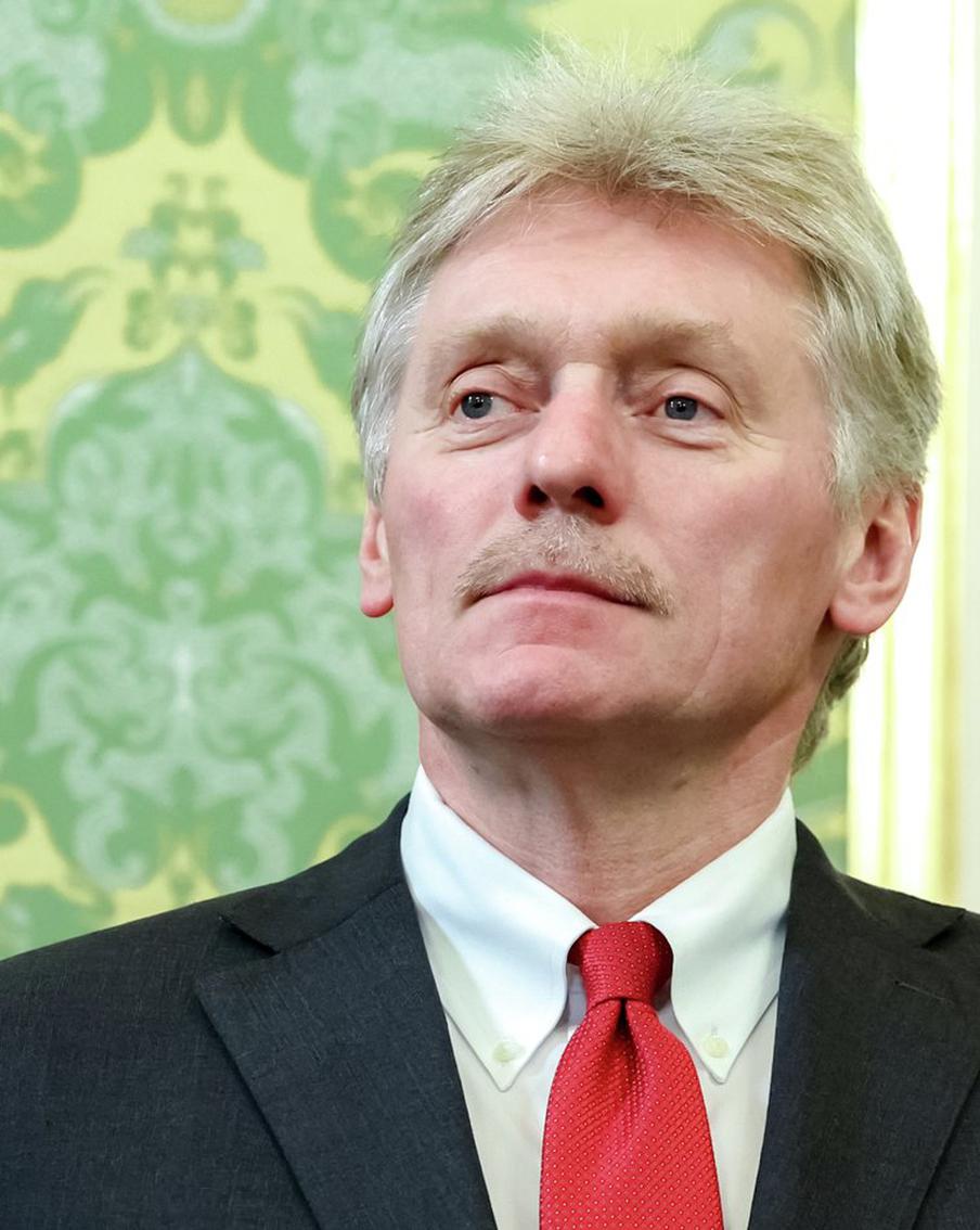 Песков заявил о готовности РФ возобновить транзит нефти по "Дружбе". Пресс-секретарь президента РФ Дмитрий Песков заявил, что Россия технологически готова восстановить поставки в Венгрию и Словакию. Однако ключевой вопрос – прекратит ли Киев "шантаж" и "откроет ли трубу". Это заявление прозвучало на фоне обсуждения кредита ЕС Украине на €90 млрд