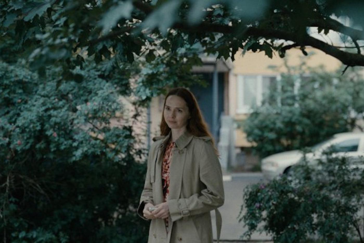 Мать Саши Марина (Елена Николаева) держится удивительно стойко.