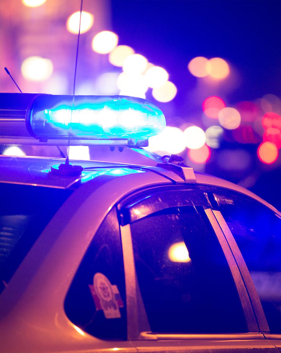 Двое подростков погибли и пятеро ранены в перестрелке в парке Северной Каролины. В городе Уинстон-Сейлем семеро несовершеннолетних пострадали в результате стрельбы, которая началась после "запланированной драки". Погибли 17-летний и 16-летний юноши. Четыре девушки в возрасте от 14 до 19 лет и 18-летний парень госпитализированы с ранениями разной степени тяжести