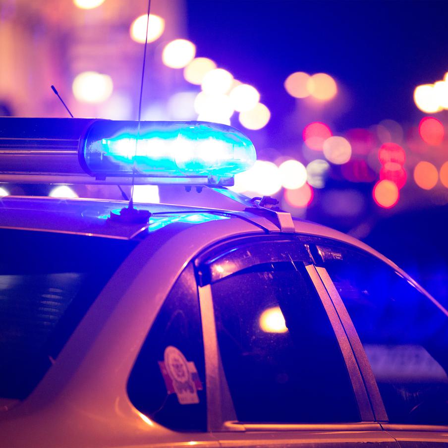 Двое подростков погибли и пятеро ранены в перестрелке в парке Северной Каролины. В городе Уинстон-Сейлем семеро несовершеннолетних пострадали в результате стрельбы, которая началась после "запланированной драки". Погибли 17-летний и 16-летний юноши. Четыре девушки в возрасте от 14 до 19 лет и 18-летний парень госпитализированы с ранениями разной степени тяжести