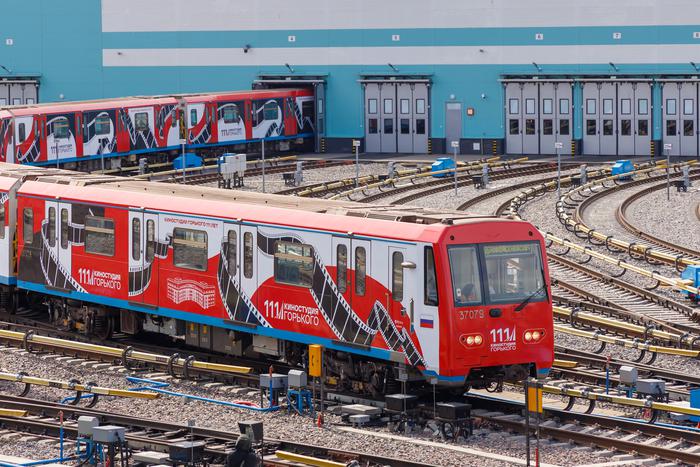 На Калужско-Рижской линии запустили поезд, посвящённый 111-летию Киностудии Горького