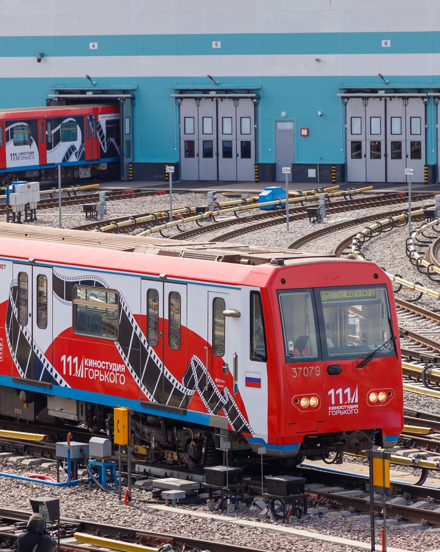 На Калужско-Рижской линии запустили поезд, посвящённый 111-летию Киностудии Горького