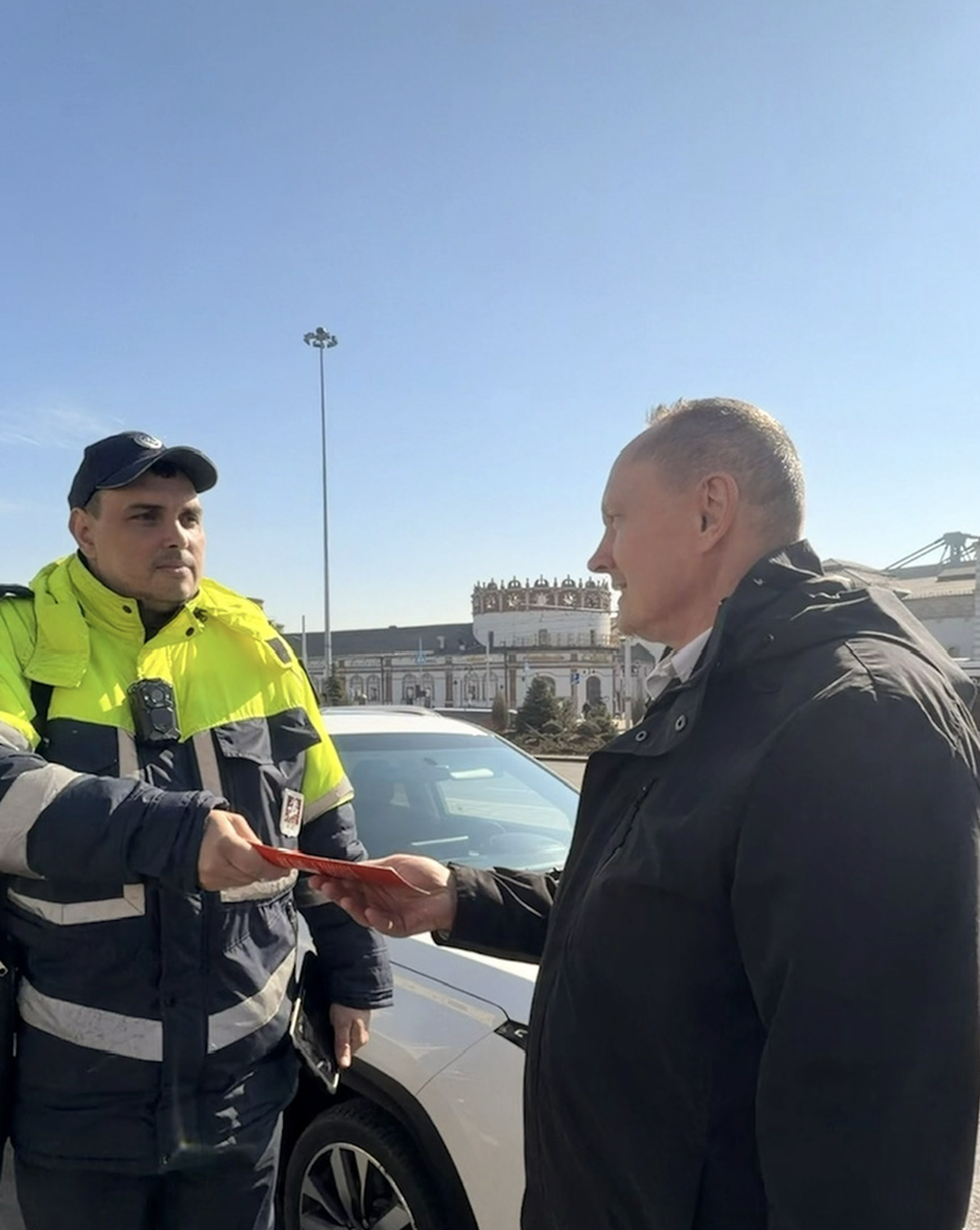 Инспекторы МАДИ круглосуточно патрулируют улицы города и всегда готовы помочь водителям и пешеходам