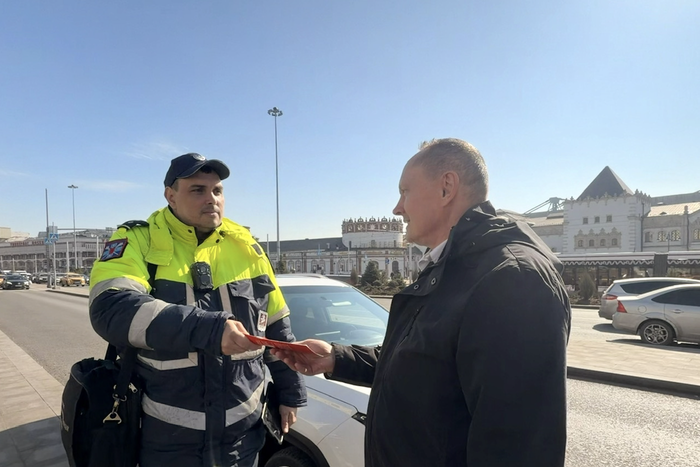 Инспекторы МАДИ круглосуточно патрулируют улицы города и всегда готовы помочь водителям и пешеходам