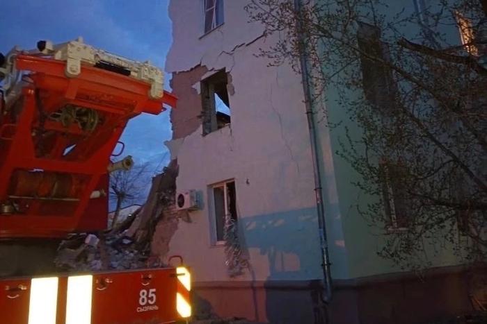 МЧС направило дополнительные подразделения к месту обрушения дома в Сызрани