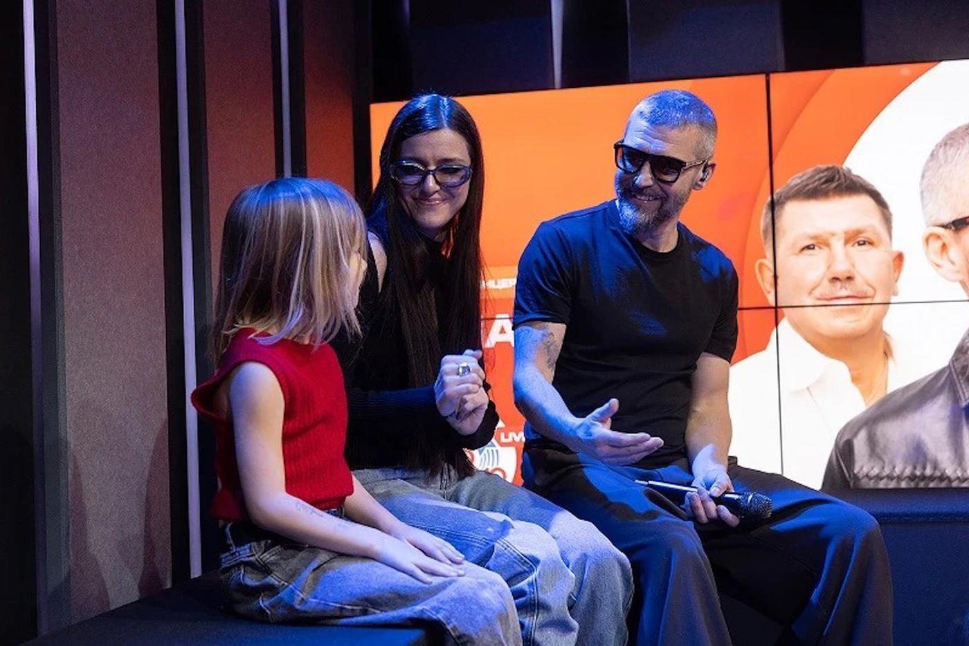 Лидер группы Uma2rman растрогал звезду "Папиных дочек" Анастасию Сиваеву