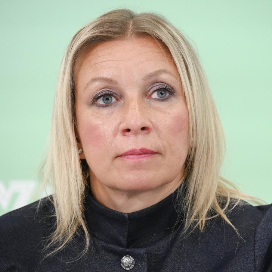 Захарова назвала логику Зеленского о европейских дронах бандитской. Официальный представитель МИД РФ Мария Захарова заявила, что киевский режим пытается втянуть европейцев в "кровавую круговую поруку", наращивая производство дронов для ударов по России. По словам дипломата, Зеленский действует по стандартной террористической логике, желая "замазать кровью всех" и показать себя частью "цивилизованного мира"